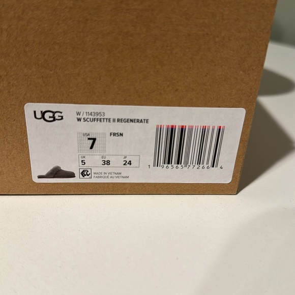 UGG sage green slippers 7 NWT - Picture 4 of 5